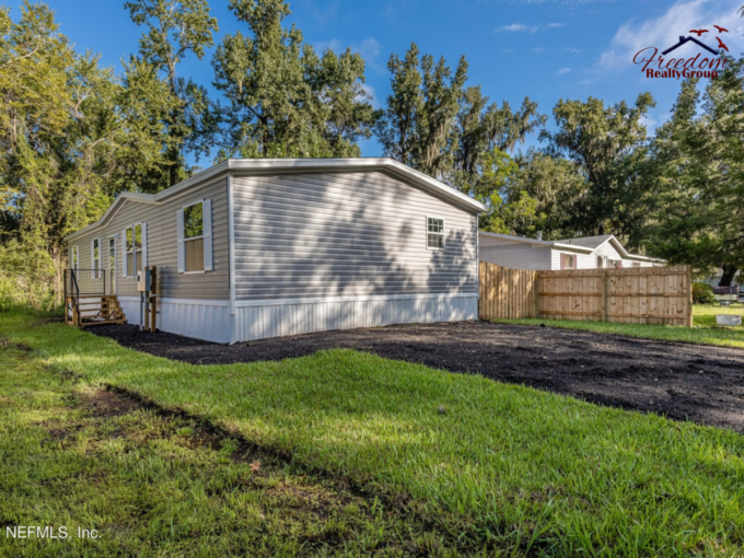 DAINTY MANUFACTURED HOME IN CALLAHAN!
