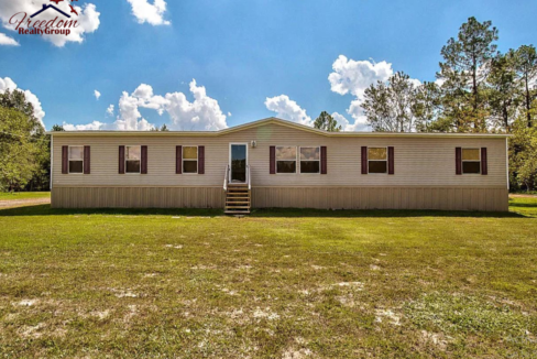 NICE MANUFACTURED HOME ON A CORNER LOT!