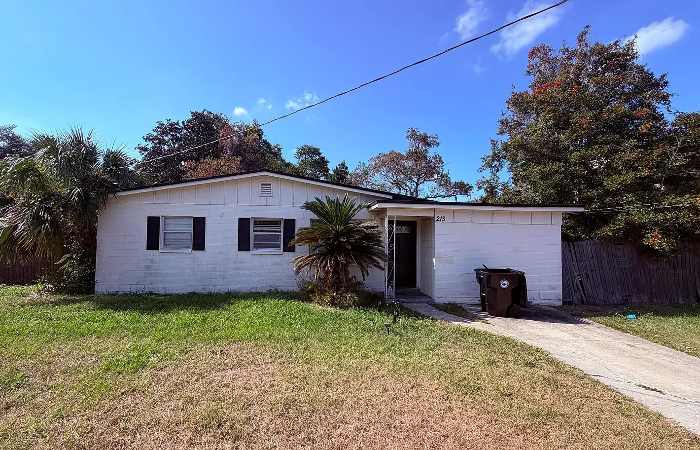 213 Hilltop Dr Exterior